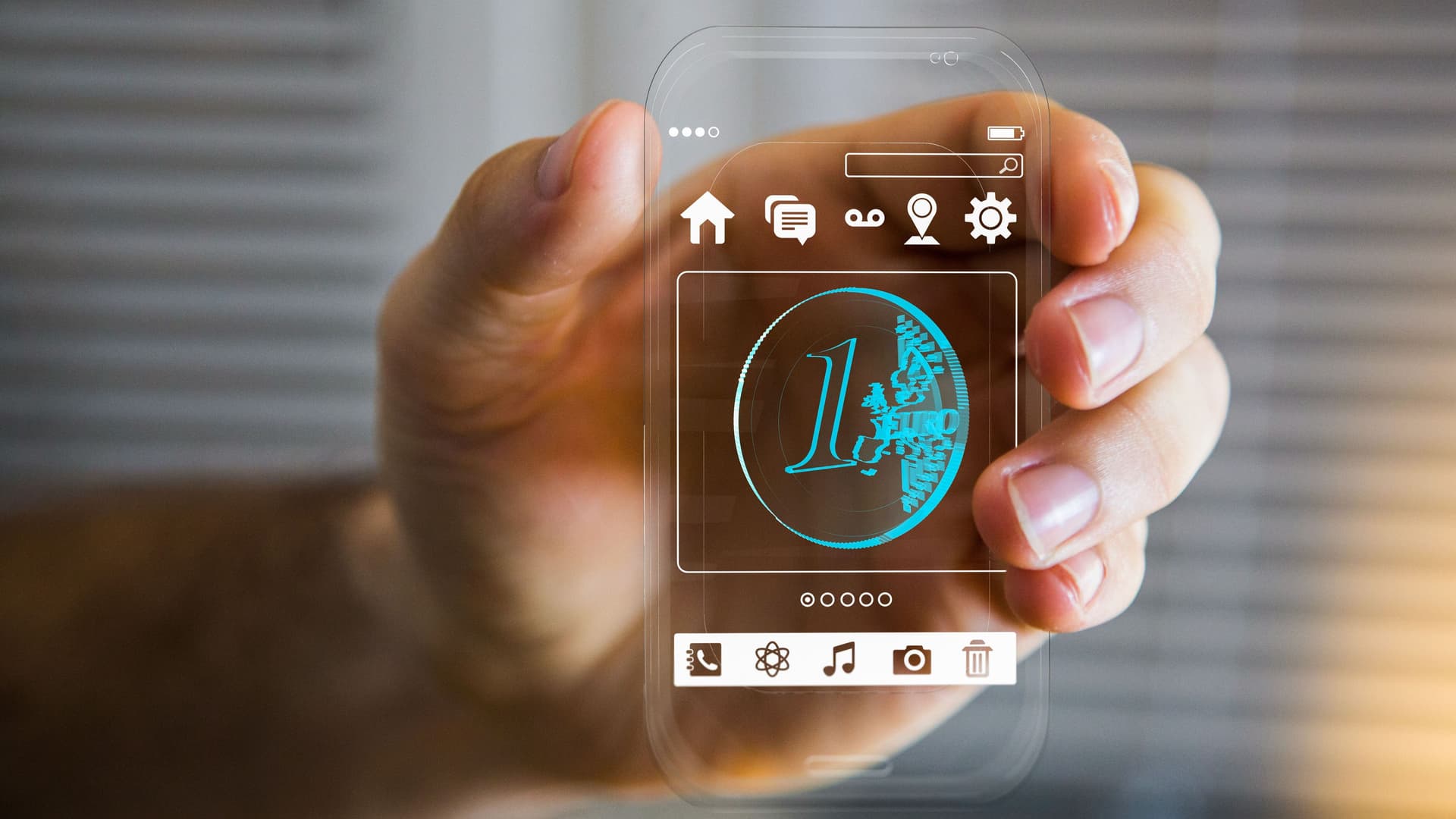 Eine Hand hält ein futuristisches Smartphone, das durchsichtig ist. Auf dem Display erscheint eine bläulich-leuchtende 1-Euro Münze.